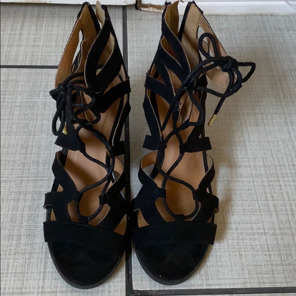 Black booties. - Picture 2 of 3